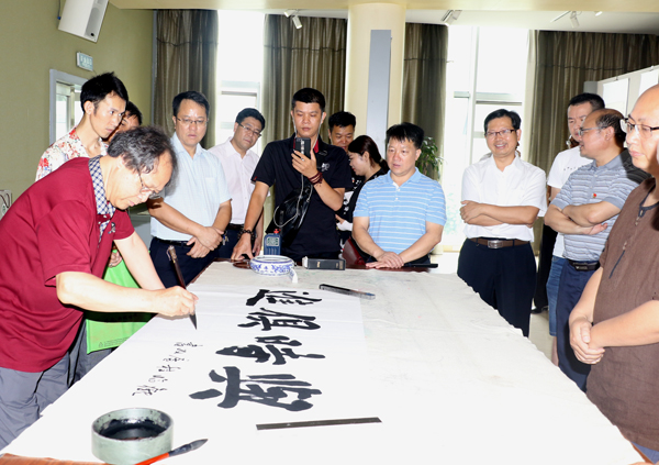 书法大师现场展示