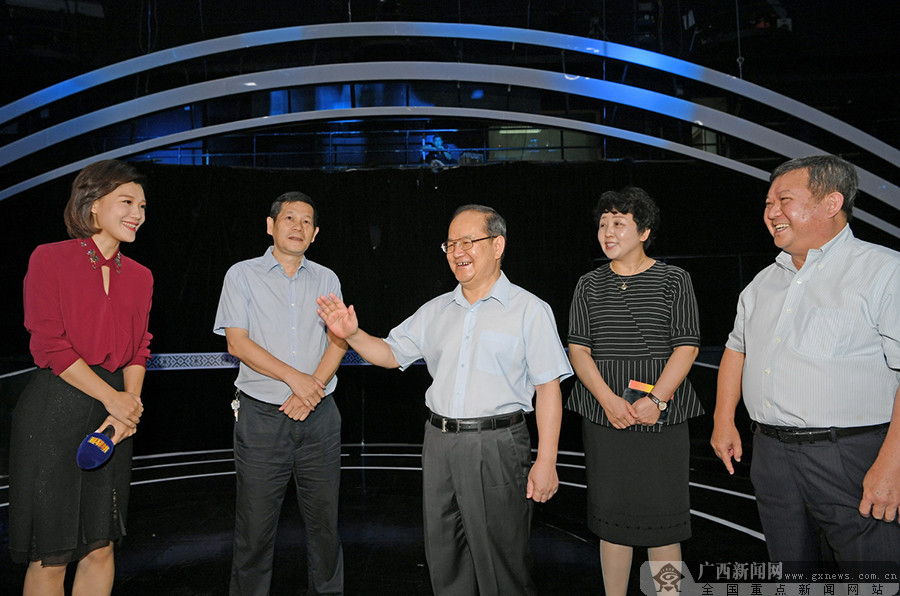 鹿心社在新闻媒体单位调研并召开广西新闻舆论工作座谈会