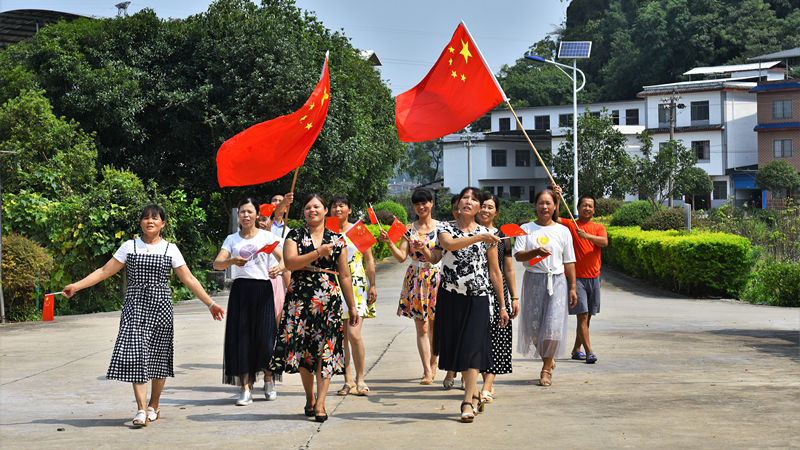 【镜头】齐唱《我和我的祖国》 庆祝新中国成立70周年